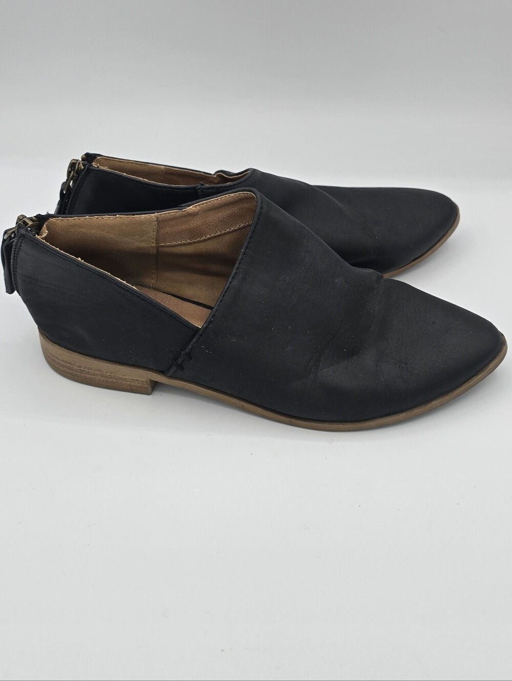 Qupid - Black & Tan Low Cut Pointed Toe Ankle Booties Back Zip Flats Shoes